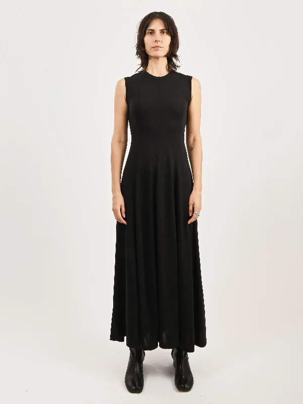 Black Seamed Flared Maxi Dress Best maxi dresses for elegant looks